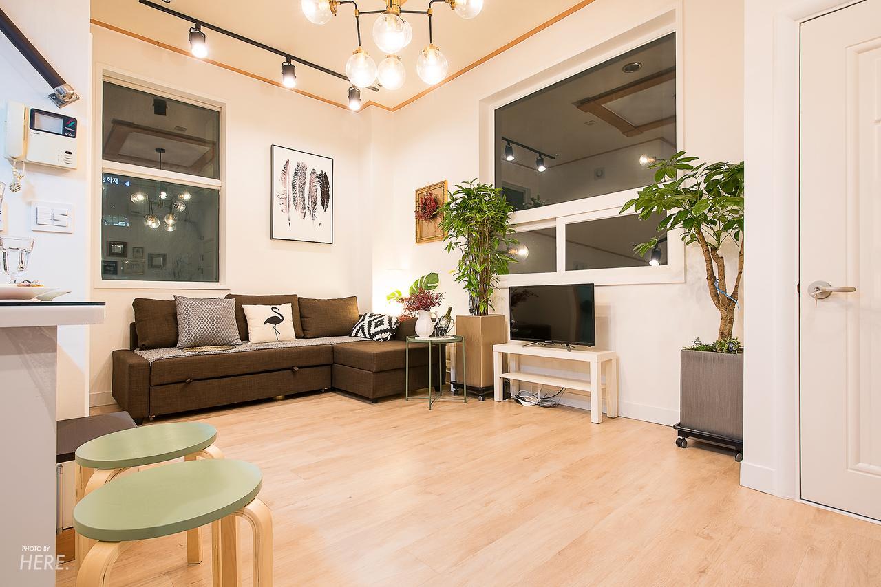 Cozy Duplex Hongdae Apartment *